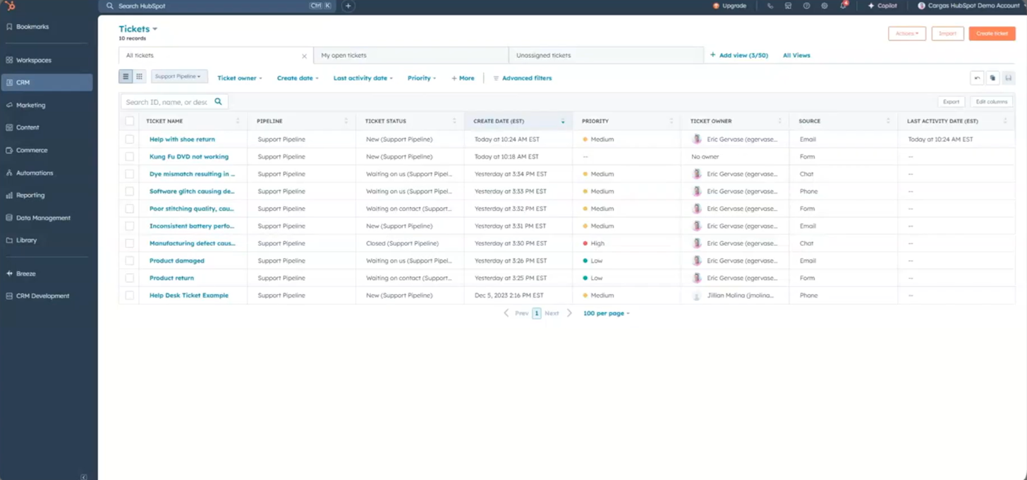 HubSpot Service Hubのヘルプデスク。チケットパイプラインとCRMレコードを表示