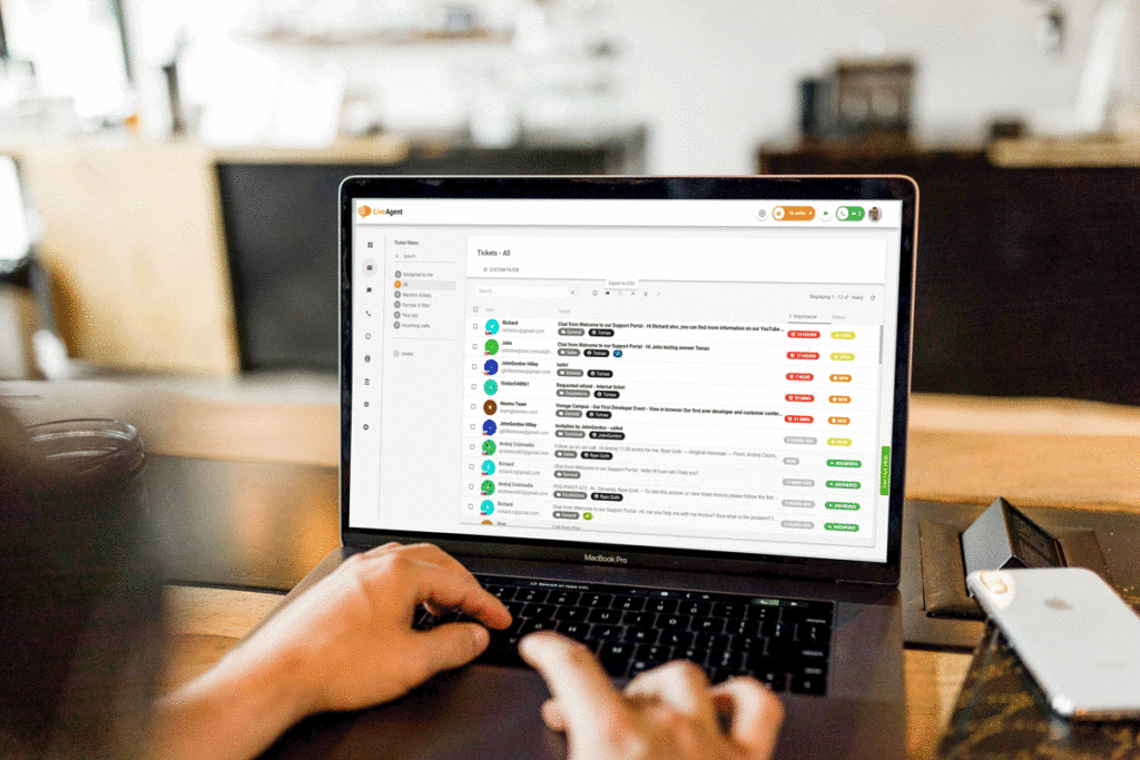 コンピュータ画面のLiveAgent統合受信トレイ