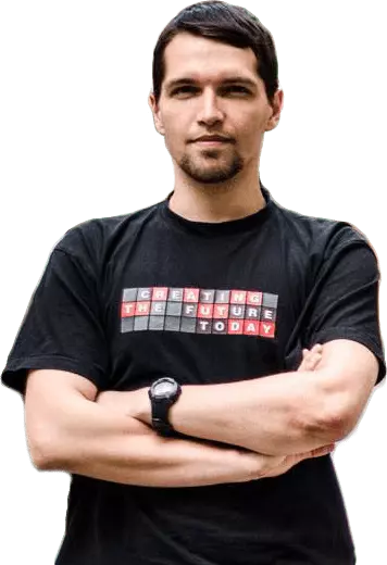 ピーター・コモルニク、CEO