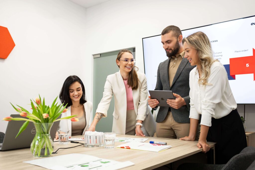 会議でのINNPROのカスタマーサポートチーム